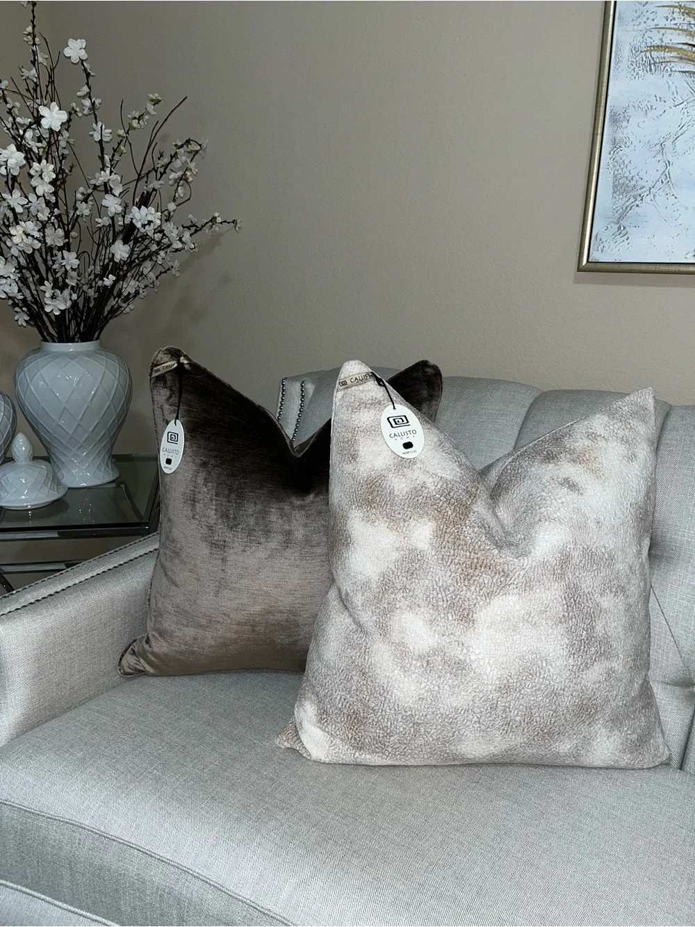 1-NWT CALLISTO HOME TAUPE LUXURY VELVET DECORATIVE PILLOW (T0258F12)